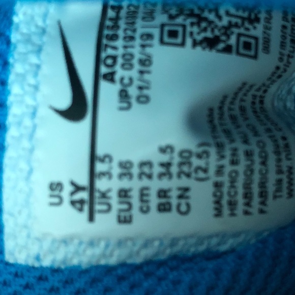 Blue Nike shoes - Picture 2 of 4